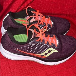 Women’s Size 8.5 SAUCONY RIDE 13 RUNNING SHOES